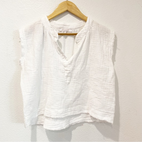 Olivaceous Tops - OLIVACEOUS White Gauzy Sleeveless Top sz S